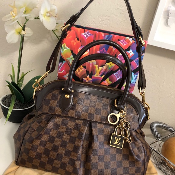 AUTH LOUIS VUITTON Damier Canvas Trevi PM Bag RARE - Picture 7 of 8